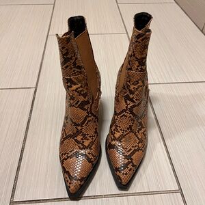 Lulus Alyson snake pointed toe ankle boots 7.5